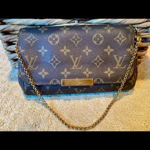 Louis Vuitton Favorite MM Crossbody Bag